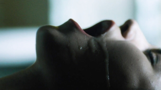 Elena Kazan nue, Nathalia Acevedo nue, scène de sexe de Ruined Heart (2015)