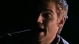 Элиза Душку сексуальная, эротическая сцена из Open Graves (2009)