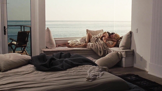 Nude video with Elizabeth Banks sexy , scene from Love And Mercy (2014)