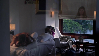 Elsa Zylberstein çıplak, Un Plus Une'den (2015) seks sahnesi