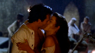 Embeth Davidtz sexy, cena de sexo de Army of Darkness (1992)