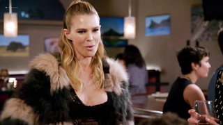 Erin Foster seksi, Sara Foster seksi, Barely Famous s02 (2016)'dan seks sahnesi