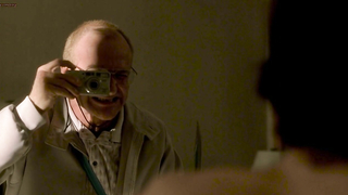 Erin Daniels'ın One Hour Photo'dan (2002) çıplak, erotik sahnesi