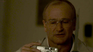 Erin Daniels'ın One Hour Photo'dan (2002) çıplak, erotik sahnesi