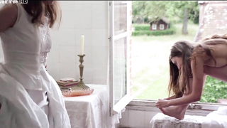 Georgia Scalliet nackt, Elsa Lepoivre nackt, Florence Viala sexy, erotische Szene aus Les trois soeurs (2015)