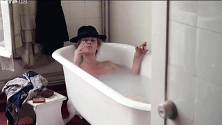 Georgia Scalliet nackt, Elsa Lepoivre nackt, Florence Viala sexy, erotische Szene aus Les trois soeurs (2015)