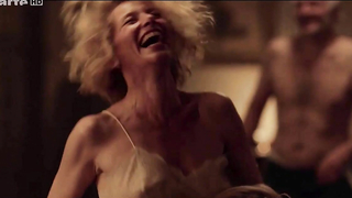 Georgia Scalliet nackt, Elsa Lepoivre nackt, Florence Viala sexy, erotische Szene aus Les trois soeurs (2015)