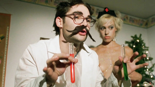 Heidi Sjursen çıplak, Julie Strain çıplak - Citizen Toxie: The Toxic Avenger 4 (2000)