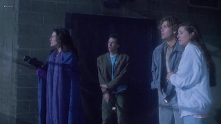 Хоуп Мари Карлтон обнаженная - Slaughterhouse Rock (1988)