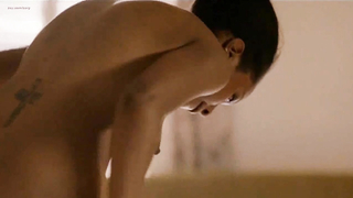 Çıplak ünlüler »: Jasmine Trinca çıplak, Hawa Essuma çıplak - Piyano Solo (2007)