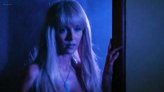 Çıplak ünlüler »: Julie Strain çıplak, Rochelle Swanson çıplak, Kristi Ducati çıplak - Sorceress (1994)