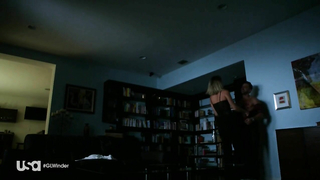 Обнаженные знаменитости - Серинда Свон секси - Грейсленд s03e06 (2015)