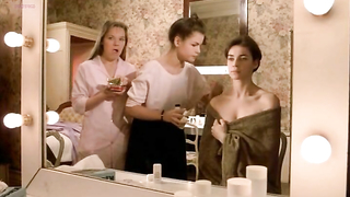 Обнаженные знаменитости - Валери Каприски обнаженная - La Femme Publique (1984)