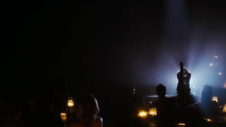 Обнаженные знаменитости - Кристен Белл секси - Бурлеск (2010)