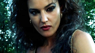 Çıplak ünlüler » Monica Bellucci seksi - Dobermann (1997)