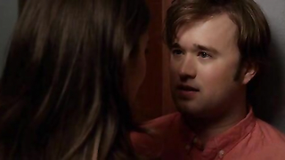 Голые знаменитости - Кастилль Лэндон секси, Лоренца Иззо секси - Половое воспитание (2014)