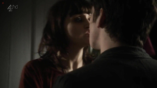 Celebrità nude » Charlene Mckenna nuda - Sirens s01e02 (2014)