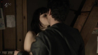 Celebrità nude » Charlene Mckenna nuda - Sirens s01e02 (2014)