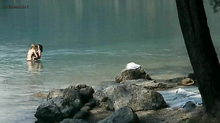 Обнаженные знаменитости - Антония Лискова обнаженная, Мария де Медейрос секси - Приюти меня (2007)