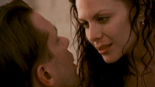 Çıplak ünlüler » Kari Wuhrer çıplak, Monique Alexander çıplak - Örümcek Ağı (2002)