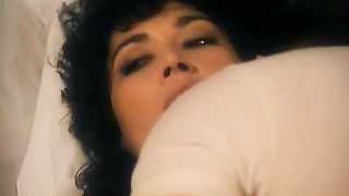 Обнаженные знаменитости - Лили Карати обнаженная, Лаура Гемсер обнаженная, Энни Белль обнаженная - The Alcove (1984)