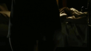 Обнаженные знаменитости - Хилари Суонк обнаженная - The Resident (2011)