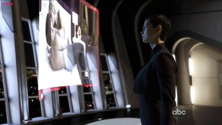 Обнаженные знаменитости - Лора Вандервурт секси - V s02e01 (2011)