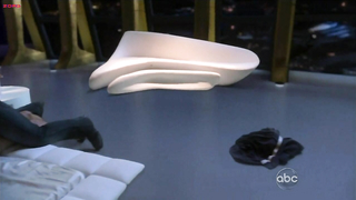 Обнаженные знаменитости - Лора Вандервурт секси - V s02e01 (2011)