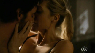 Çıplak ünlüler » Elizabeth Mitchell seksi - V s02e08 (2011)