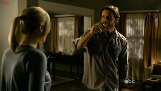 Çıplak ünlüler » Elizabeth Mitchell seksi - V s02e08 (2011)