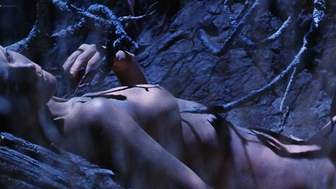 Celebrità nude » Carey Lowell nuda, Jenny Seagrove nuda - The Guardian (1990)