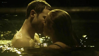 Çıplak ünlüler » Madeline Zima seksi, Agnes Bruckner seksi, Kate Levering seksi - Breaking the Girls (2013)