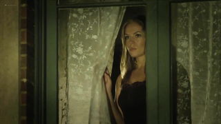 Çıplak ünlüler » Madeline Zima seksi, Agnes Bruckner seksi, Kate Levering seksi - Breaking the Girls (2013)