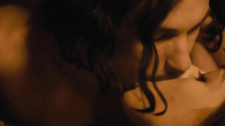 Çıplak ünlüler » Taisiya Vilkova çıplak, Julia Franz çıplak - Gogol. Nachalo (2017)