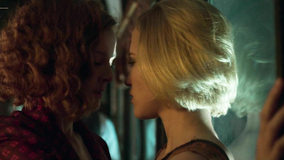 Çıplak ünlüler » Blanca Suarez çıplak, Ana Polvorosa çıplak - Cable Girls s01 (2017)