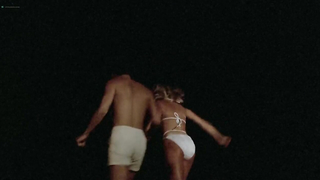 Çıplak ünlüler » Amber Lynn çıplak, Crystal Breeze çıplak, Jody Swafford çıplak - Evils of the Night (1985)