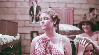 Çıplak ünlüler » Linnea Quigley çıplak, Jacqueline Giroux çıplak, Brenda Fogarty çıplak - Yaz Kampı (1979)