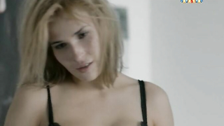 Çıplak ünlüler » Lukerya Ilyashenko çıplak - Sladkaya zhizn s02e07 (2015)