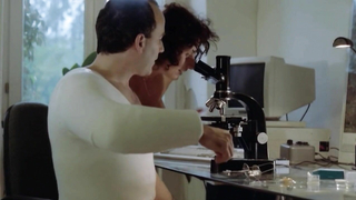 Çıplak ünlüler » Adriana Altaras çıplak - Das Mikroskop (1988)