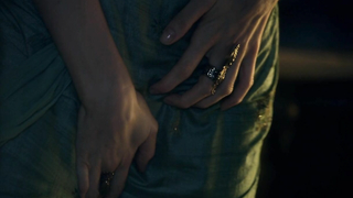 Celebrità nude » Lucy Lawless nuda - Spartacus: Gods of the Arena s01e01 (2011)