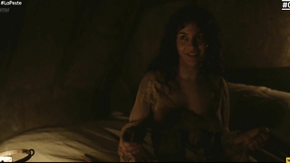 Çıplak ünlüler » Aroa Rodriguez çıplak - La Peste s01e01 (2018)