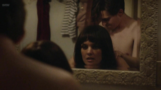 Frankie Shaw nuda - scena di sesso da SMILF s01e08 (2017)