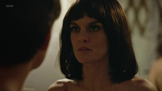 Frankie Shaw nuda - scena di sesso da SMILF s01e08 (2017)