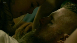 Dagny Backer Johnsen nuda - scena di sesso da Vikings s05e07 (2018)