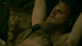 Dagny Backer Johnsen nuda - scena di sesso da Vikings s05e07 (2018)