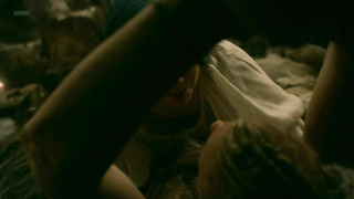 Dagny Backer Johnsen nuda - scena di sesso da Vikings s05e07 (2018)