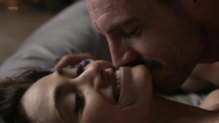 Эмми Россум обнаженная - постельная сцена из сериала «Бесстыдники» s08e10 (2017)