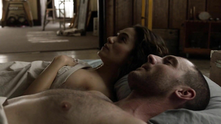 Эмми Россум обнаженная - постельная сцена из сериала «Бесстыдники» s08e10 (2017)
