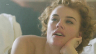 Ida Engvoll çıplak - Vår Tid Är Nu s01e09 (2017)'den seks sahnesi