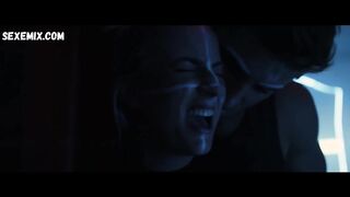 Seni di Jamie Monahan, scena di culo in LUCID (2018)